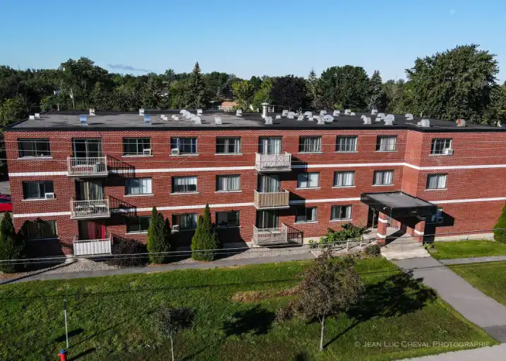 1080-1100 Boulevard de Montarville | 1080 Boulevard de Montarville, Boucherville | 2963404