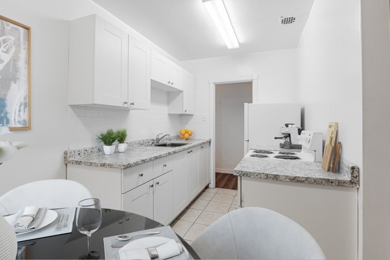 117 Old Forest Hill Road & 725 Eglinton Avenue West | 3035743