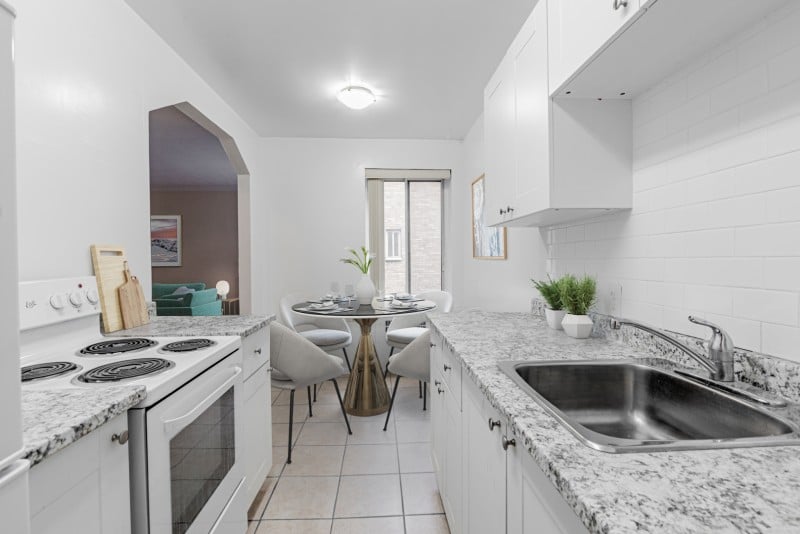 117 Old Forest Hill Road & 725 Eglinton Avenue West | 3035743