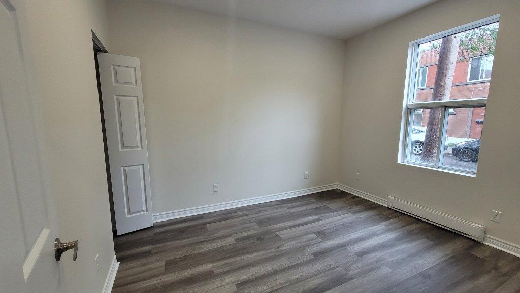 Rosemont/Petite-Italie 3½ près de tous les services. Complètement isolé et restructuré de A à Z. | 2963741