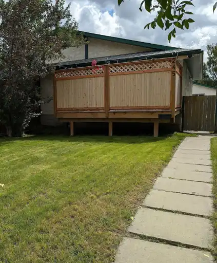 Half duplex upper unit incl ALL UTILITIES, insuite laundry, single garage & AC | Calgary | 2968490