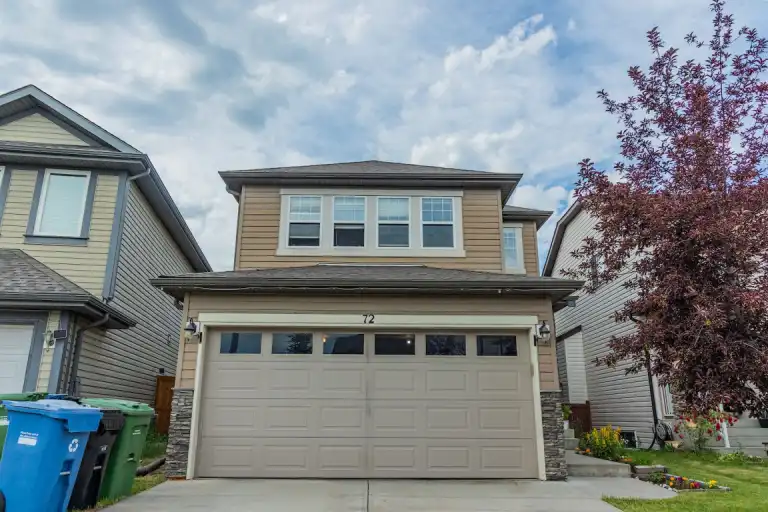 Beautiful 3 Bedroom for rent in a family friendly neighborhood | 72 Everglen Way Southwest, Calgary | 2963994