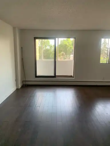 Cozy One bedroom + sunroom in the hub of downtown | 403 - 111 14 Ave SE, Calgary | 2964016