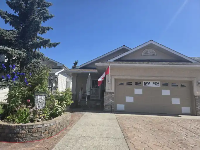 Large Furnished Suite in Walk out Basement | 180 Hidden Vale Close Northwest, Calgary | 2964017