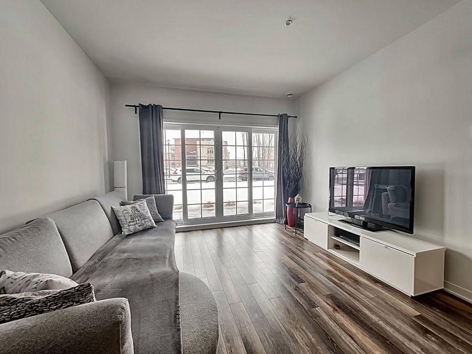 3½ moderne à 2 min du Dix30 – Libre immédiatement! | 2964060