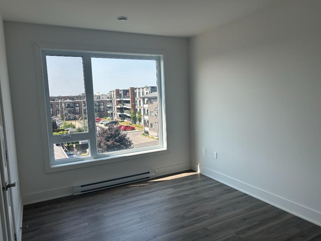 **CASH 1200$$** OU ÉTALÉE SUR VOS VERSEMENTS, GRAND 4 1/2 ÈA LOUER LIBRE IMMÉDIATEMENT INCLUS 5 ÉLECTRO | 2964080