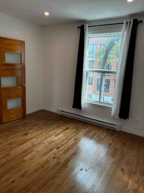 Appartement 4 1/2 , dans la petite Italie | 2964351