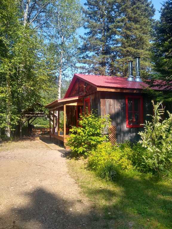 Chalet rustique au bord d'un lac | 2964361