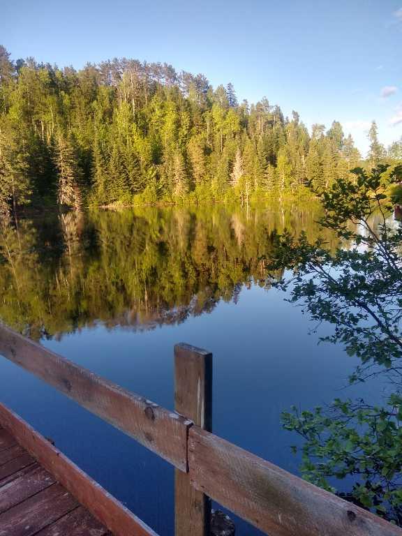 Chalet rustique au bord d'un lac | 2964361