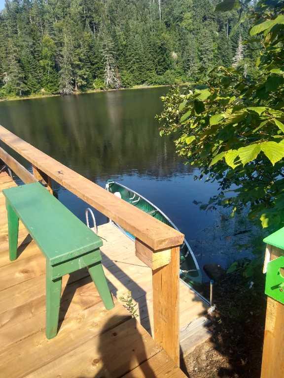 Chalet rustique au bord d'un lac | 2964361
