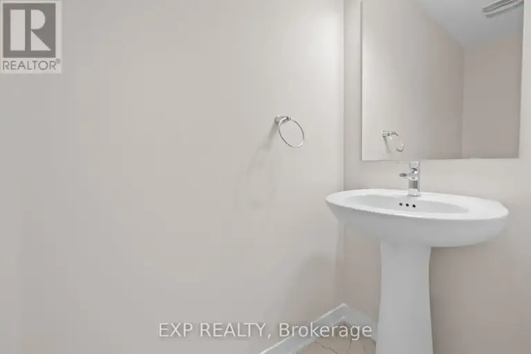 618 PARNIAN PRIVATE | 618 PARNIAN PRIVATE, Ottawa | 2964764