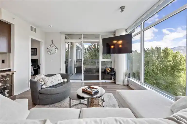 Skye Tower Stunning Condo! | 1075 Sunset Drive, Kelowna | 2965414