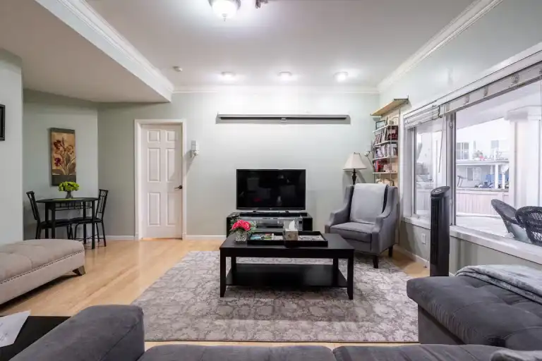 Spacious, bright, walk-out basement suite! (Furnished available) | Calgary | 2965490