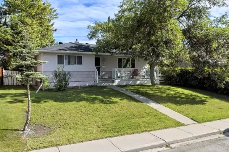Beautiful two bedroom main floor | 4508 8 Avenue Southwest, Calgary | 2965502