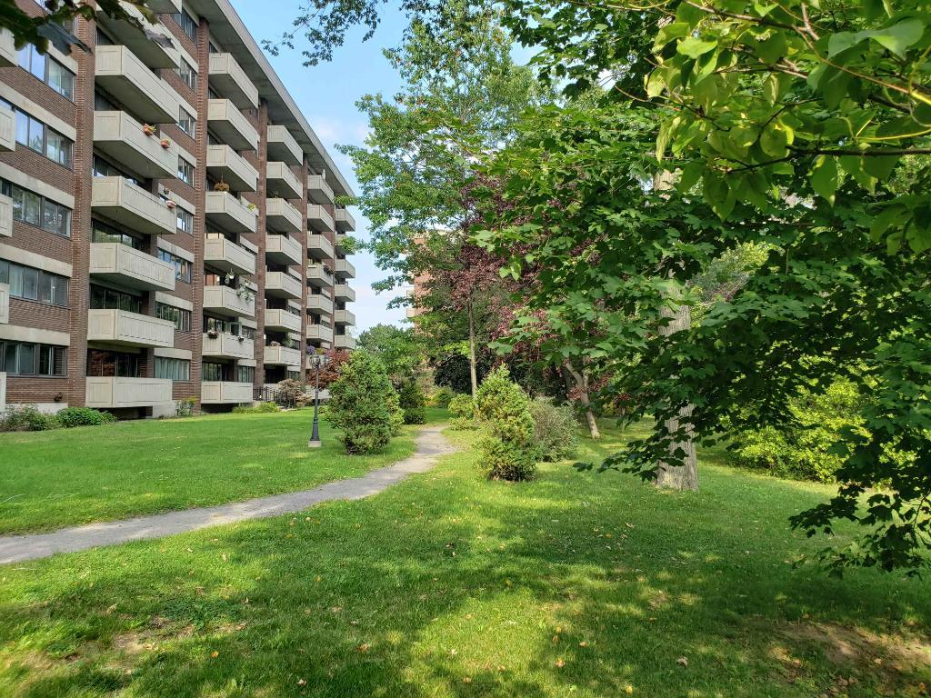 TOUT INCLUS, MEUBLÉ, Grand condo 3et1/2 830p.ca à louer, 1699$, St-Lambert | 2965548
