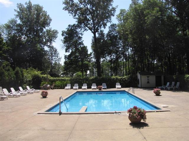 TOUT INCLUS, MEUBLÉ, Grand condo 3et1/2 830p.ca à louer, 1699$, St-Lambert | 2965548