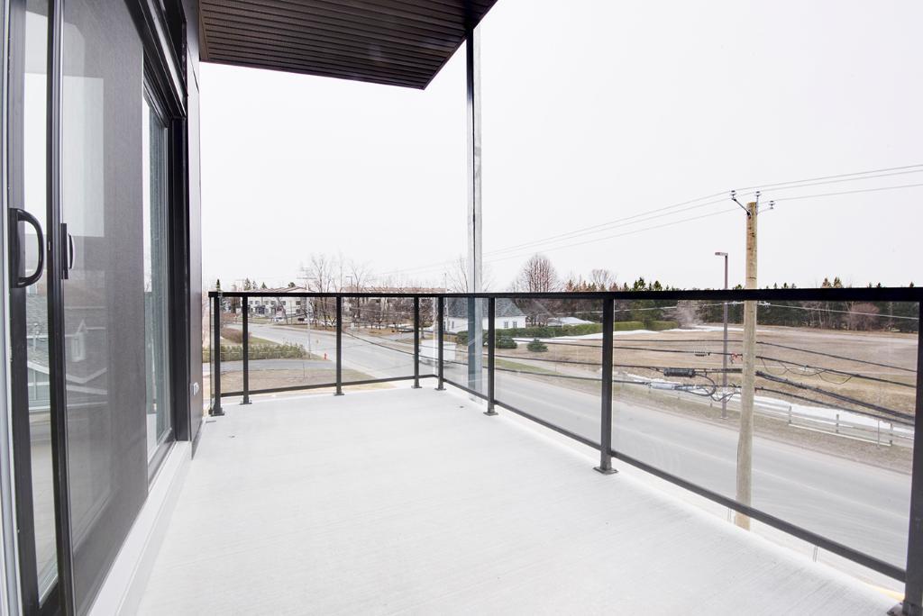 Condo à louer (cessation de bail) 4 1/2 + bureau | 2965572