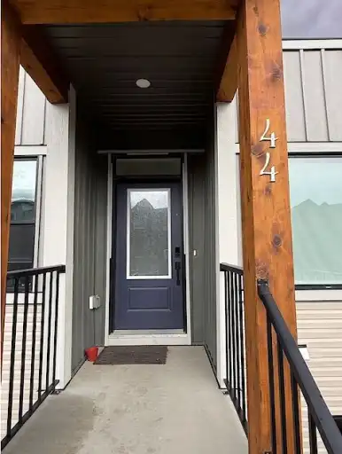 Beautiful 3 Bedroom Plus Den Duplex with Double Garage in Sage Hill | 44 - Sage Hill Path NW, Calgary | 2965867