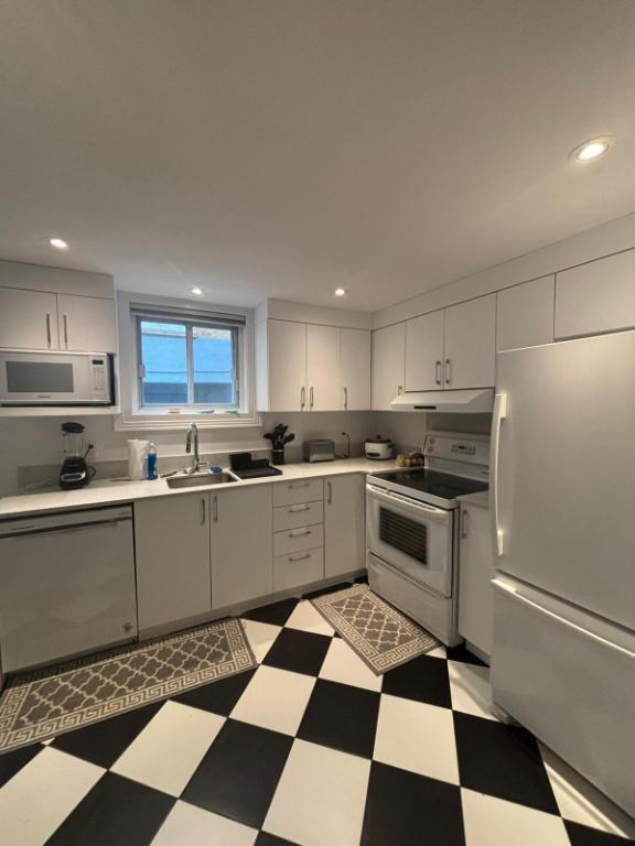 Fully renovated 5 1/2 rénové à coté du HEC/ UdeM/ Poly | 2965898