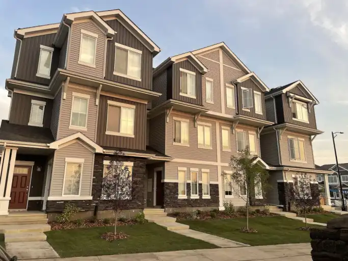 3 Bed Corner Unit: Pet-friendly, Large Fenced Yard, Single Garage | MAIN - 3425 119A Street Southwest, Edmonton | 2967007