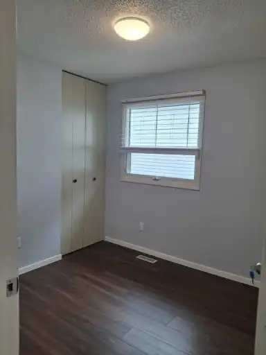 big and beautiful town house freshly renovate whit a double door garage | 72 Doverglen Crescent Southeast, Calgary | 2967017