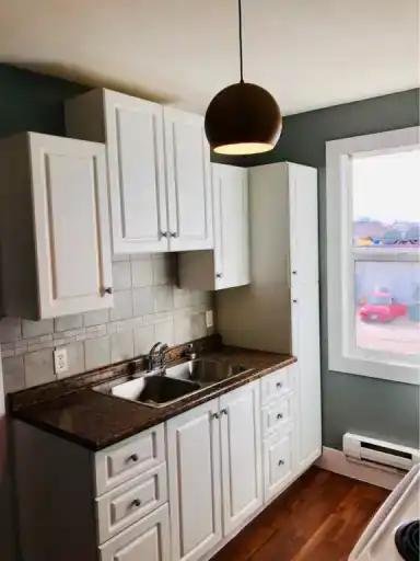 BACHELOR - 142 Provencher - St. Boniface Area | 142 Provencher Boulevard, Winnipeg | 2967028