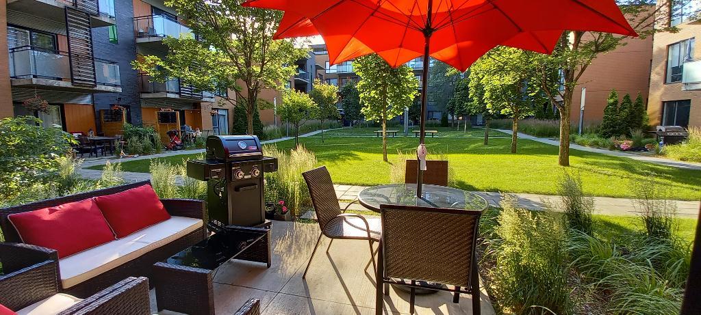 LUXUEUX 4 ½ MEUBLÉ AVEC TERRASSE PRIVATIVE SUR COUR - PLATEAU | 2967069