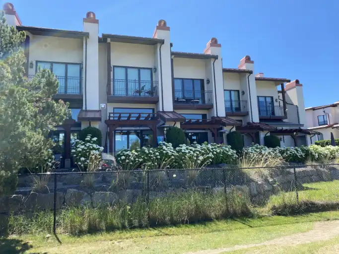 Beachside Townhouse Lower Mission (Furnished) | 14 - 3756 Lakeshore Road, Kelowna | 2968441