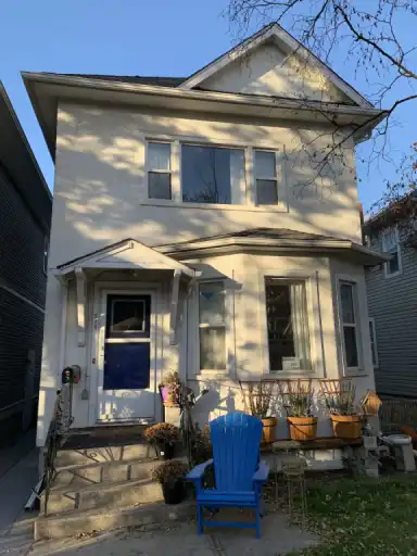 Bright Main Floor Victorian-Style House in Cliff Bungalow - Off 4th Street | Calgary | 2968513
