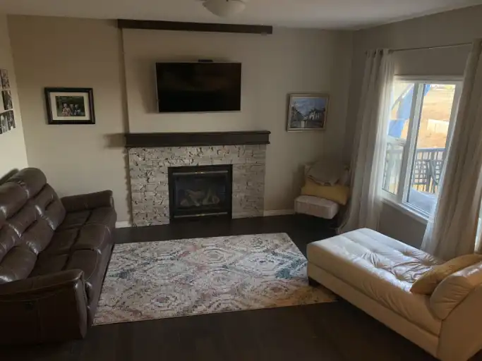 Hawks Ridge beautiful 3 bedroom plus den for rent | 2014 Redtail Common Northwest, Edmonton | 2968522