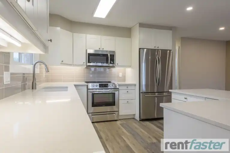 KILLARNEY, RECENT LUXURY RENO, LARGE, BRIGHT 2 BR, PLUS DEN1.5 BATH, | 2039 30 Street SW, Calgary | 2970024