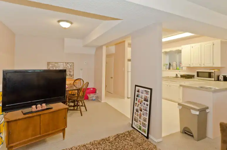 Killarney, large, bright, 2 BR & den, "raised" lower unit, near bus/LRT | Calgary | 2970030