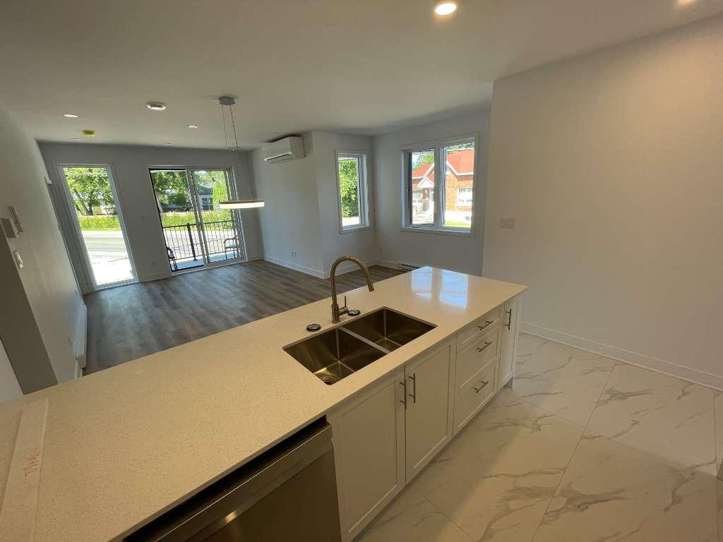 REZ-DE-CHAUSSÉE - 5 ½ qualité condo électroménagers inclus | 2970088