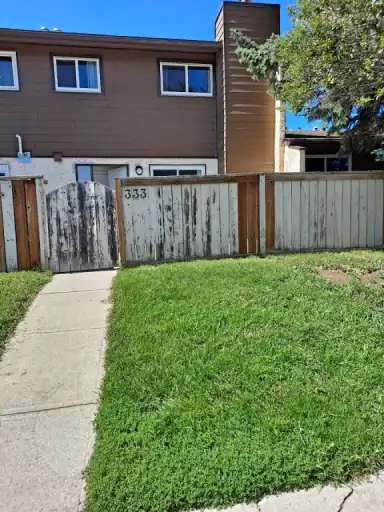 Penbrooke Townhouse for rent | 333 - 5404 10 Avenue Southeast, Calgary | 2970344