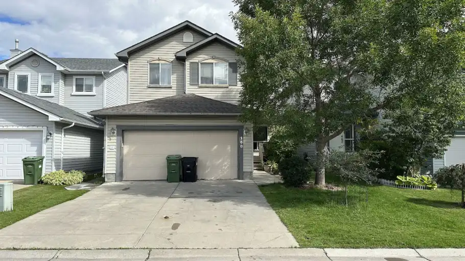 Modern & Comfortable Furnished Basement for Professionals with Separate Entrance | 168 Valley Crest Close Northwest, Calgary | 2970357