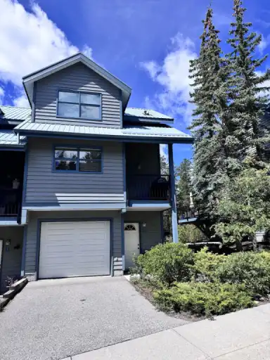 3 Bedroom Townhouse with Mountain Views | Canmore | 2970359