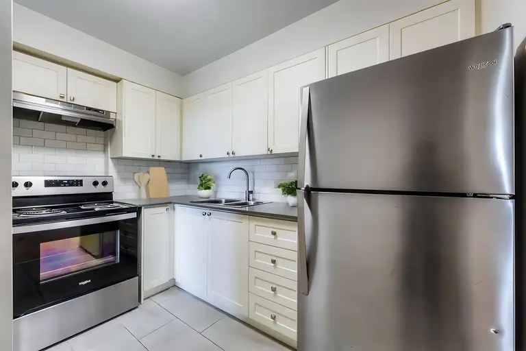 Centennial Towers | 155 Navy Street, Oakville | 2970456