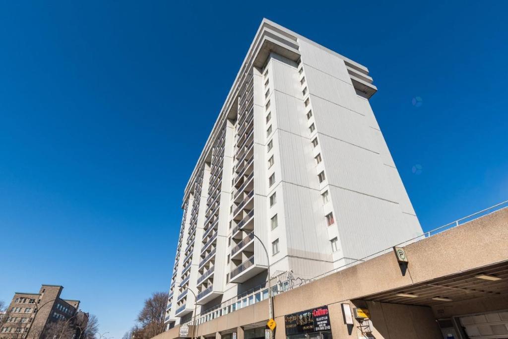 Appartement 4 1/2, PH - METRO SHERBROOKE - ÉLECTRICITÉ-CHAUFFAGE-AIR CLIMATISÉ-ÉLECTROS INCLUS | 2970863