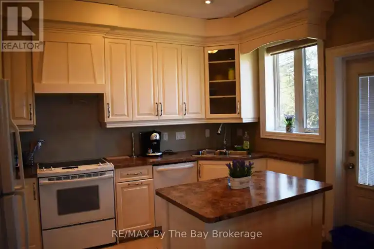 332 COASTLINE DRIVE | 332 COASTLINE DRIVE, Wasaga Beach | 2974568