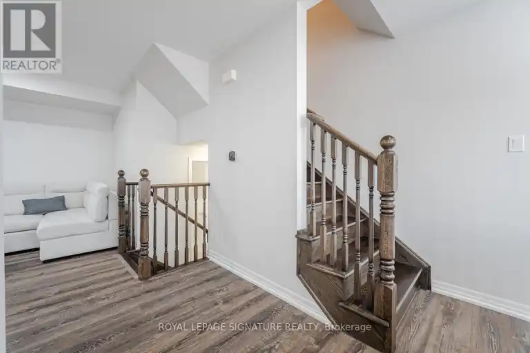 121 TOUCAN TRAIL | 121 TOUCAN TRAIL, Oakville | 2974589