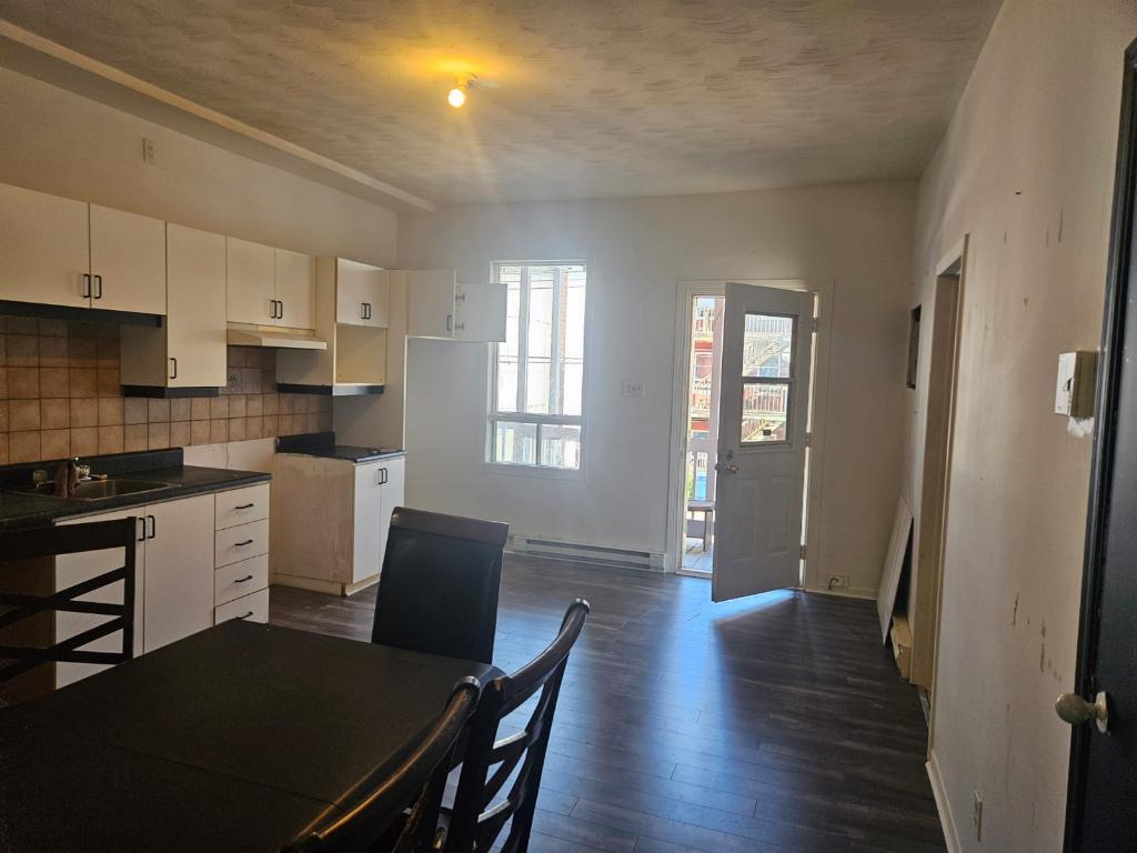 Appartement à louer de 2 chambres et 1 salle de bain | 2974976