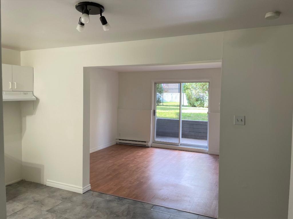 31/2 Québec**Charlesbourg**Disponible sept-oct.**Non fumeur**paisible, 1055$/mois non chauffé | 3036824