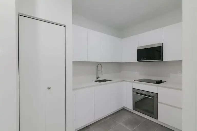 6885-6891 Sherbrooke west | 6885-6891 Sherbrooke west, Montreal | 2975044