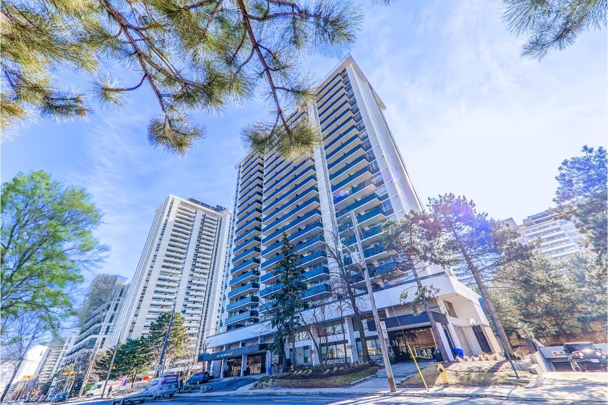 Davisville Village Apartments | 2975057