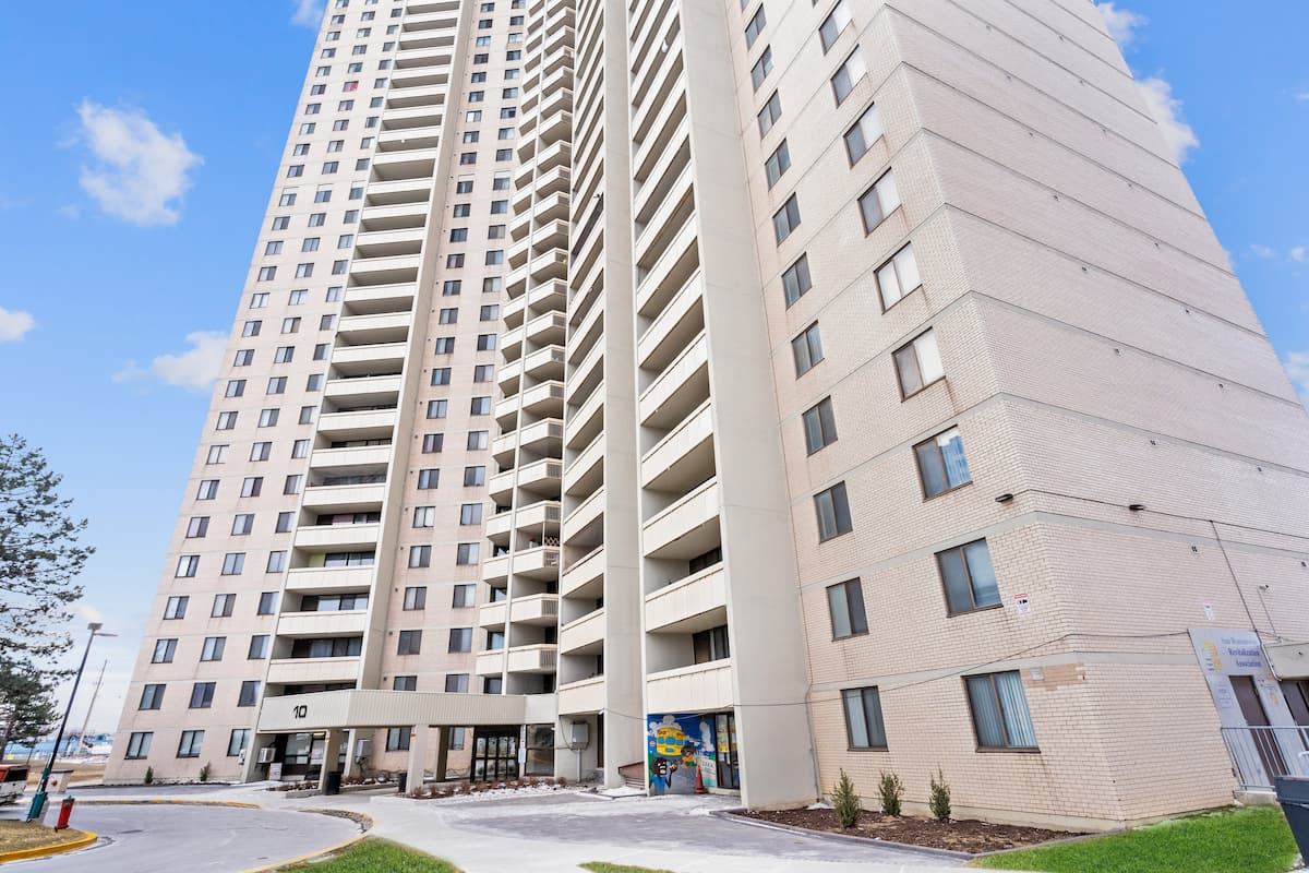San Romanoway Apartments | 2975058
