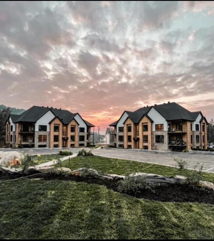 CESSATION DE BAIL – Magnifique 5 ½ lumineux à 2 minutes du Lac des Sables – Sainte-Agathe-des-Monts | 2975699