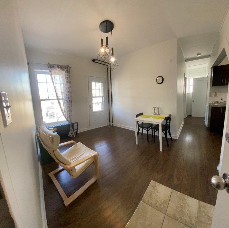 Prêt a vivre - 3 1/2 libre maintenant, meublé, chauffage, eau chaude, WIFI inclus | 2976907