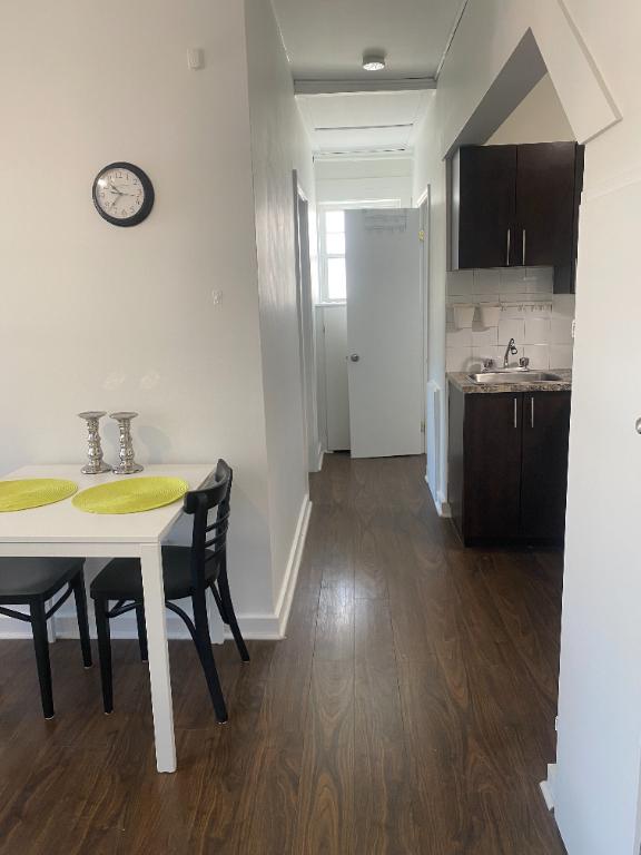 Prêt a vivre - 3 1/2 libre maintenant, meublé, chauffage, eau chaude, WIFI inclus | 2976907