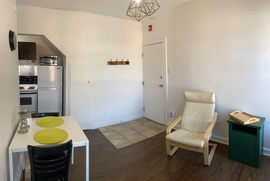 Prêt a vivre - 3 1/2 libre maintenant, meublé, chauffage, eau chaude, WIFI inclus | 2976907