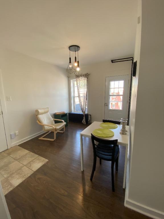 Prêt a vivre - 3 1/2 libre maintenant, meublé, chauffage, eau chaude, WIFI inclus | 2976907